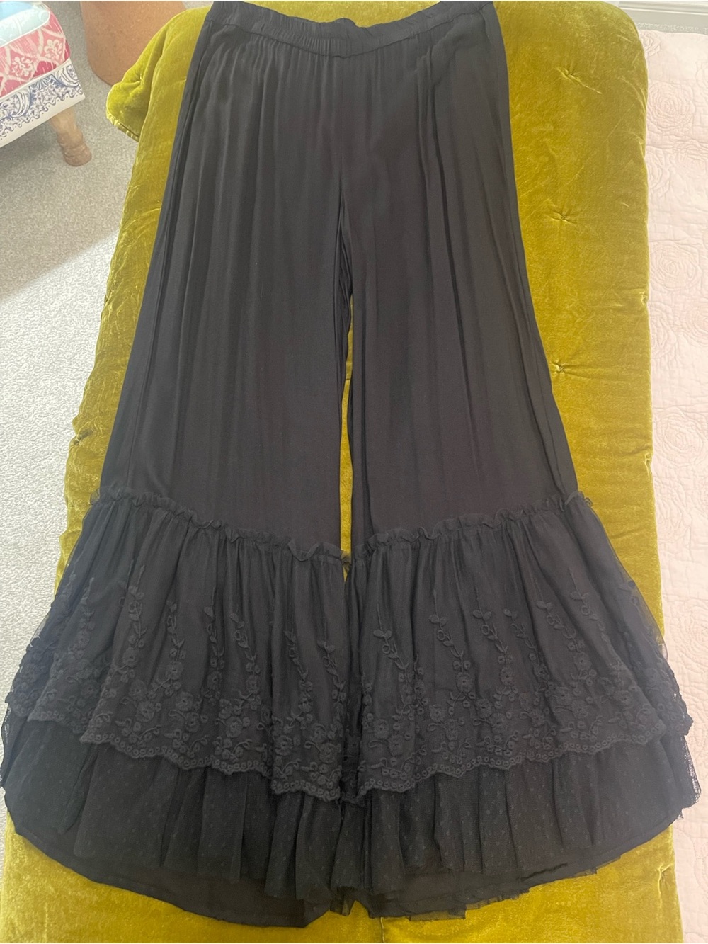 Black Wide-Leg Ruffle Hem Pants
